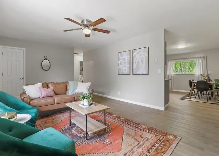 Holiday home Bright And Breezy Gahanna Ranch 10min To Intel *